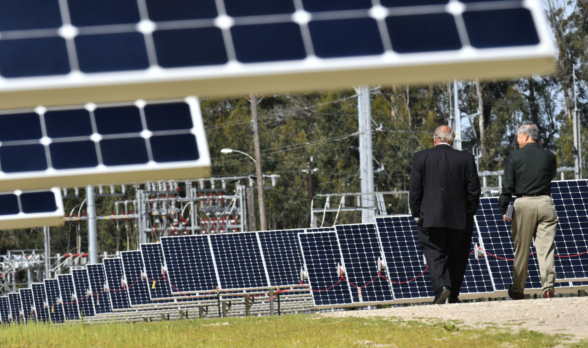 041018 VAFB solar array 04.jpg